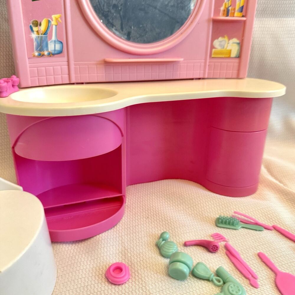 MATTEL Barbie Beauty Center Playset 1991 Pink Bathroom Vanity And Accessories - Picture 3 of 16